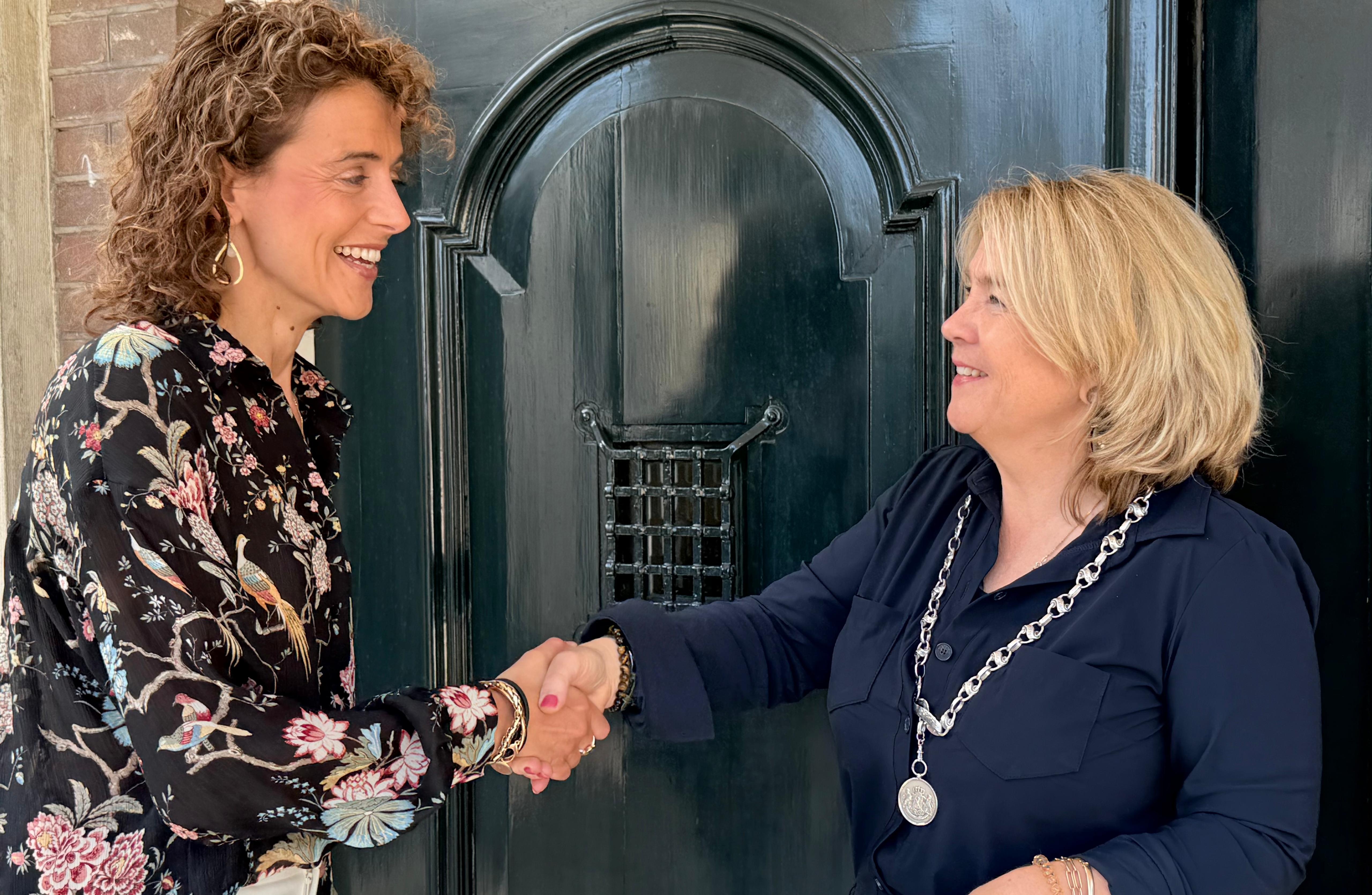 Demissionair minister Sophie Hermans met Annelies Pleyte