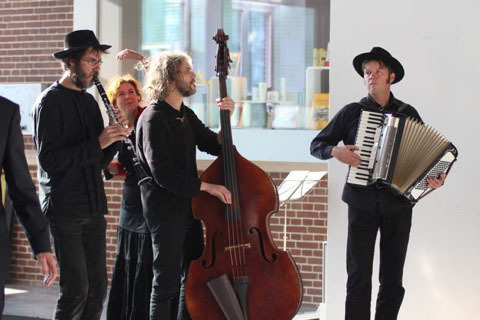 musical accompaniment by the Klezmer Ensemble Sidaro
