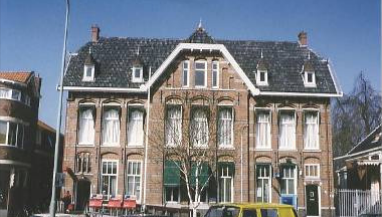 Jongere bouwkunst: postkantoor in Veendam (rijksmonument, voordien gemeentelijk monument). (fotoverantwoording: gemeente Veendam)